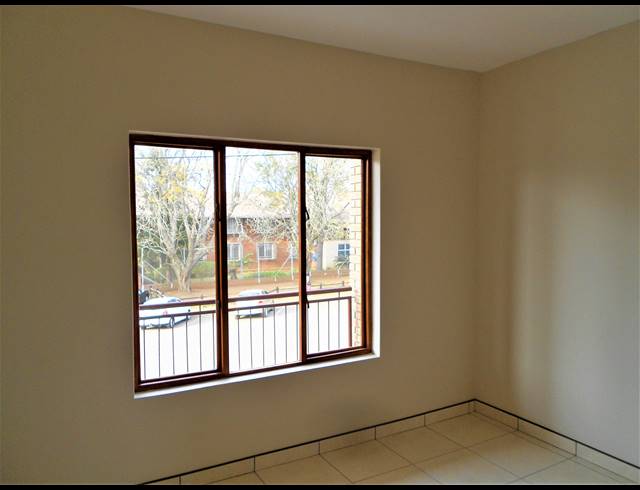2 BEDROOM FLAT TO LET IN HOWICK CENTRAL